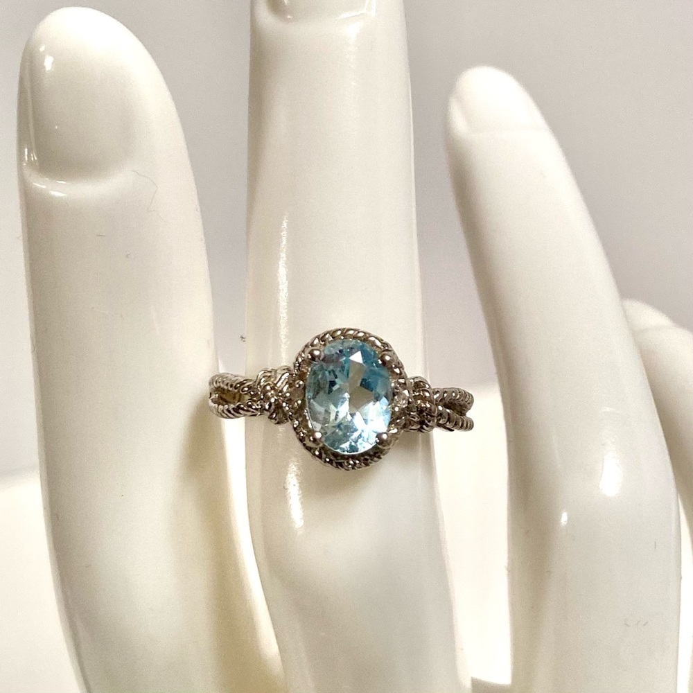SALE🌼 925 sterling silver, light blue sapphire - lab created ring size 5 EUC